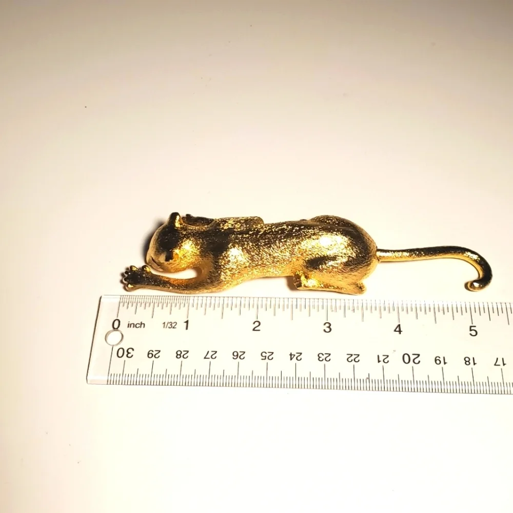 VINTAGE Leaping Leopard Brooch Emerald Glass Crystal Eyes & Moving Tail 5.25